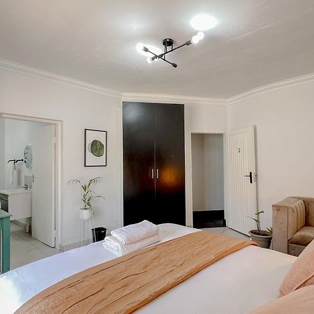 Amoris Guesthouse - In Brooklyn Pretoria-Noord Exteriör bild