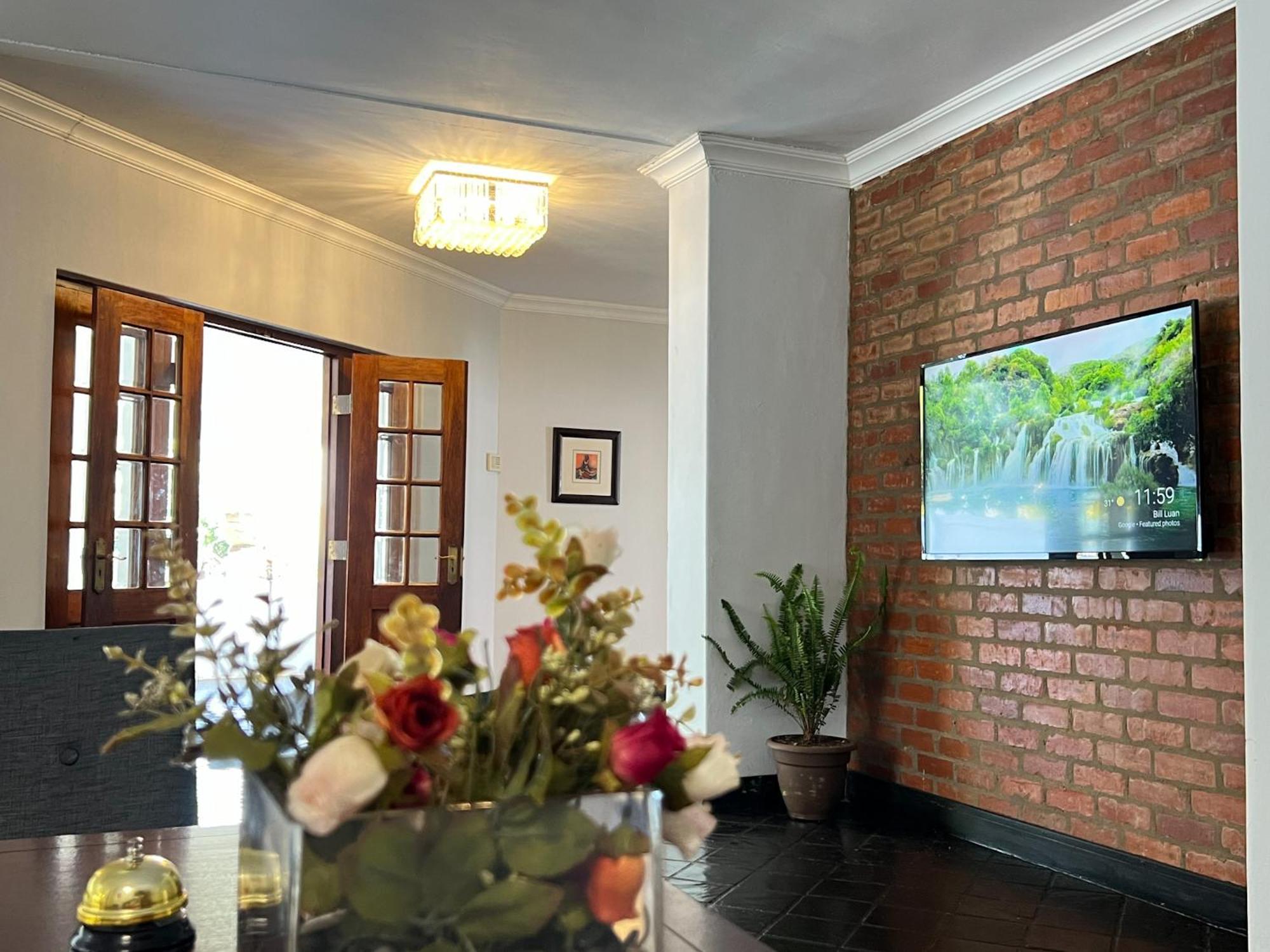 Amoris Guesthouse - In Brooklyn Pretoria-Noord Exteriör bild